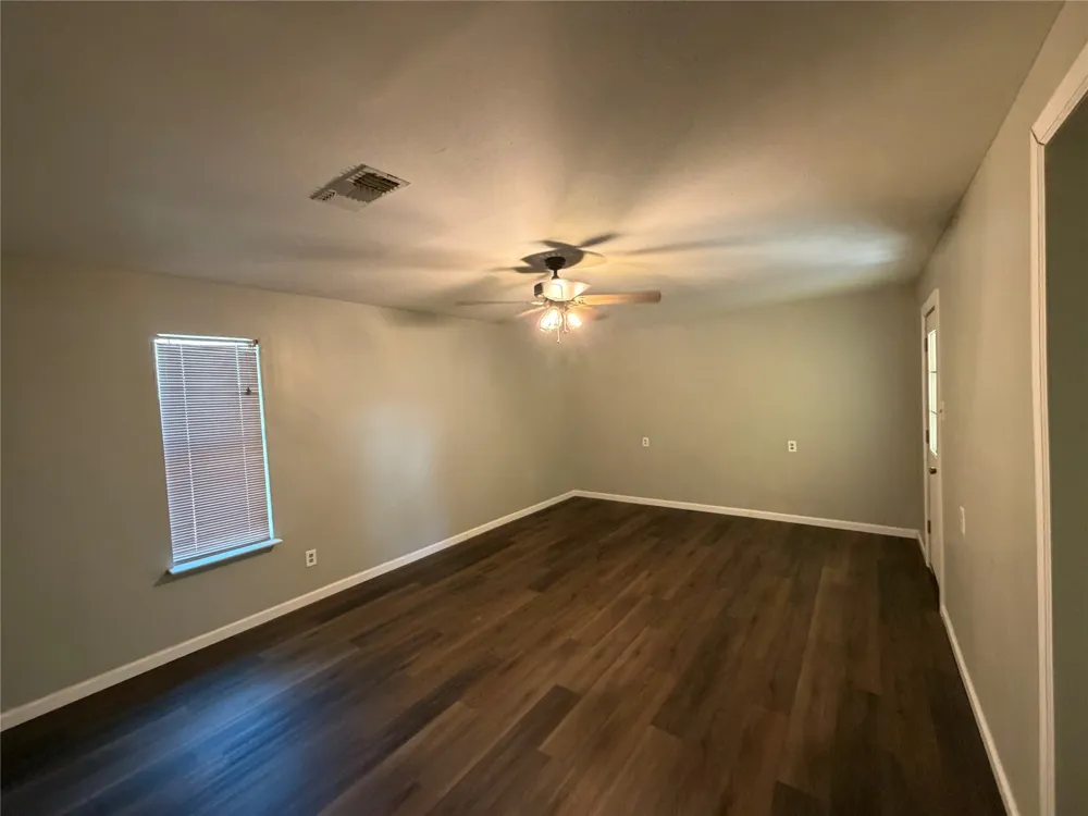 805 S 3rd Street Grandview, TX 76050