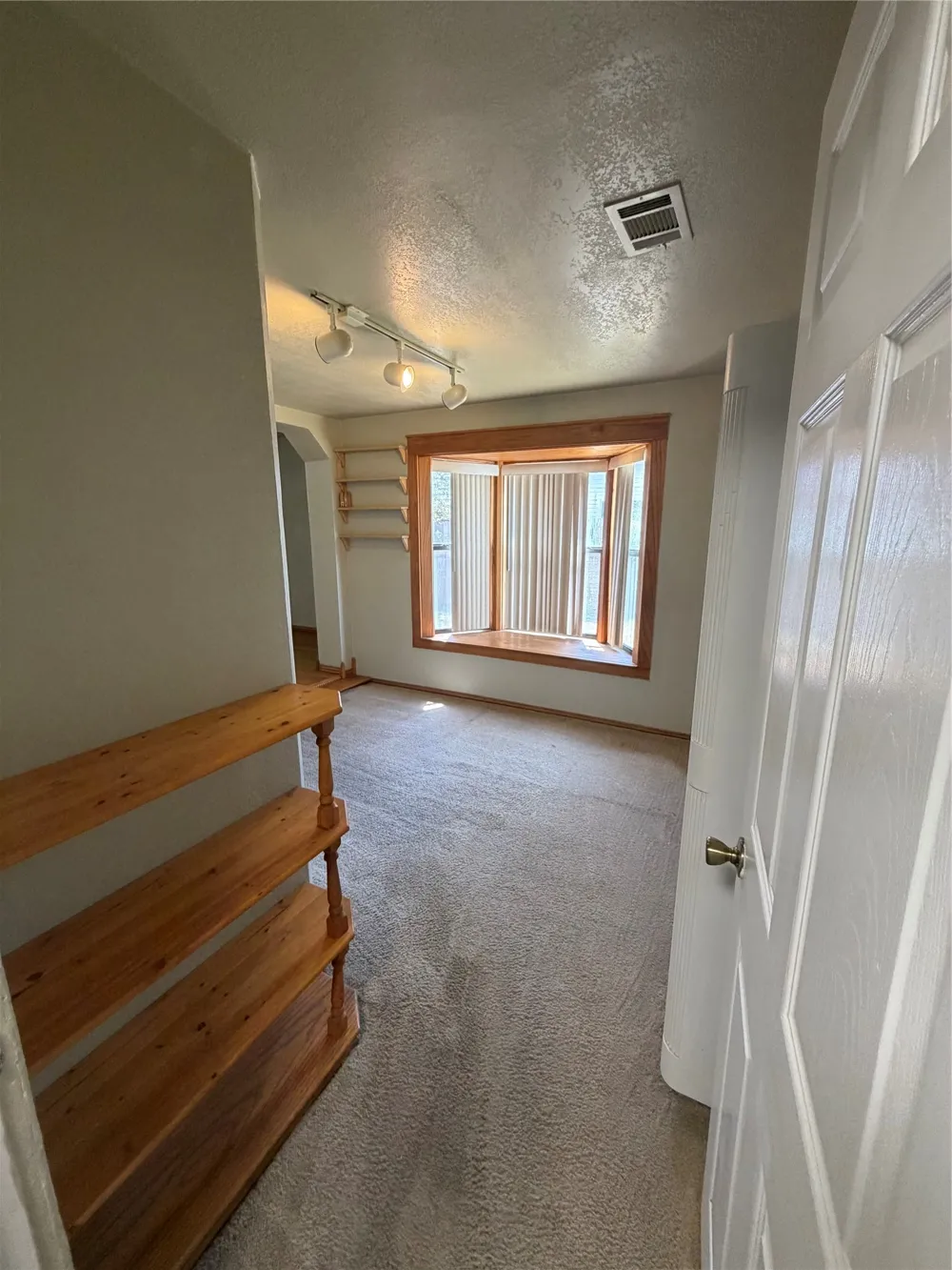 805 S 3rd Street Grandview, TX 76050