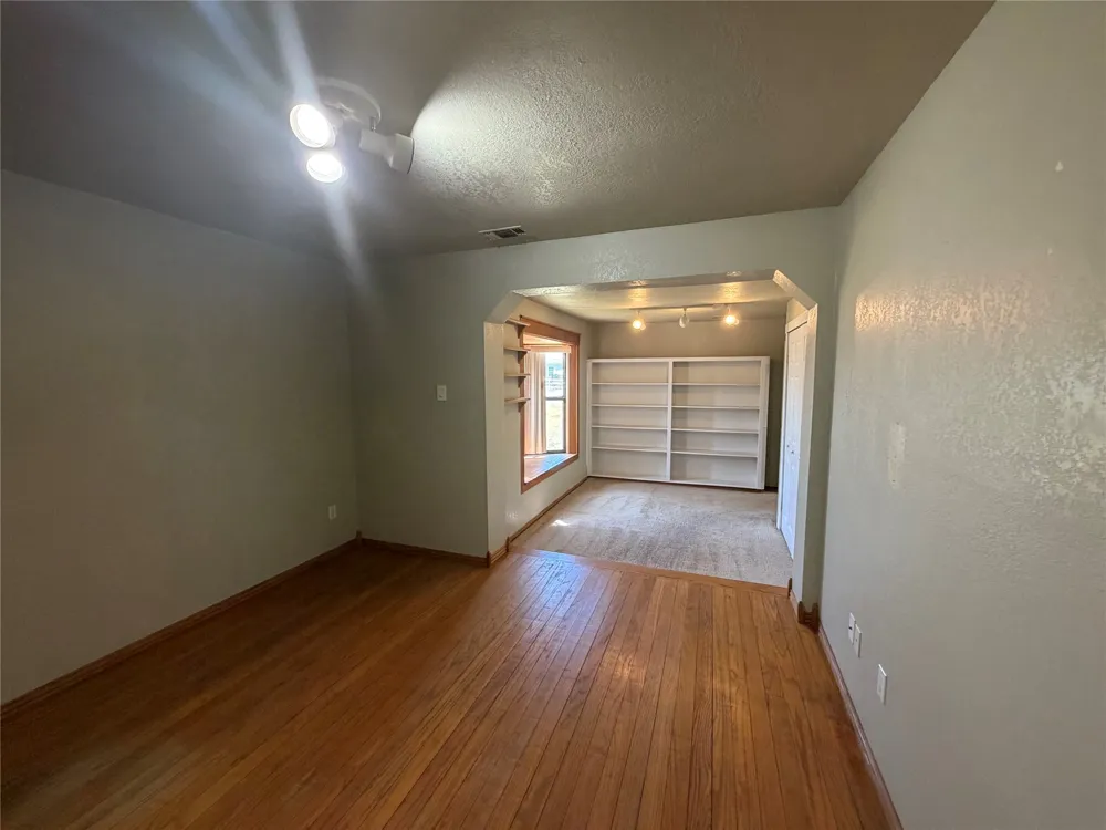 805 S 3rd Street Grandview, TX 76050