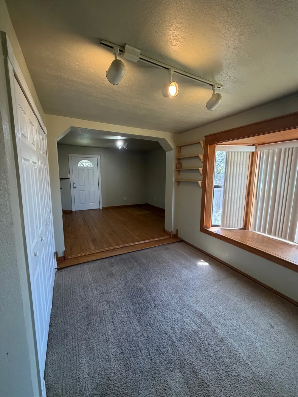 805 S 3rd Street Grandview, TX 76050