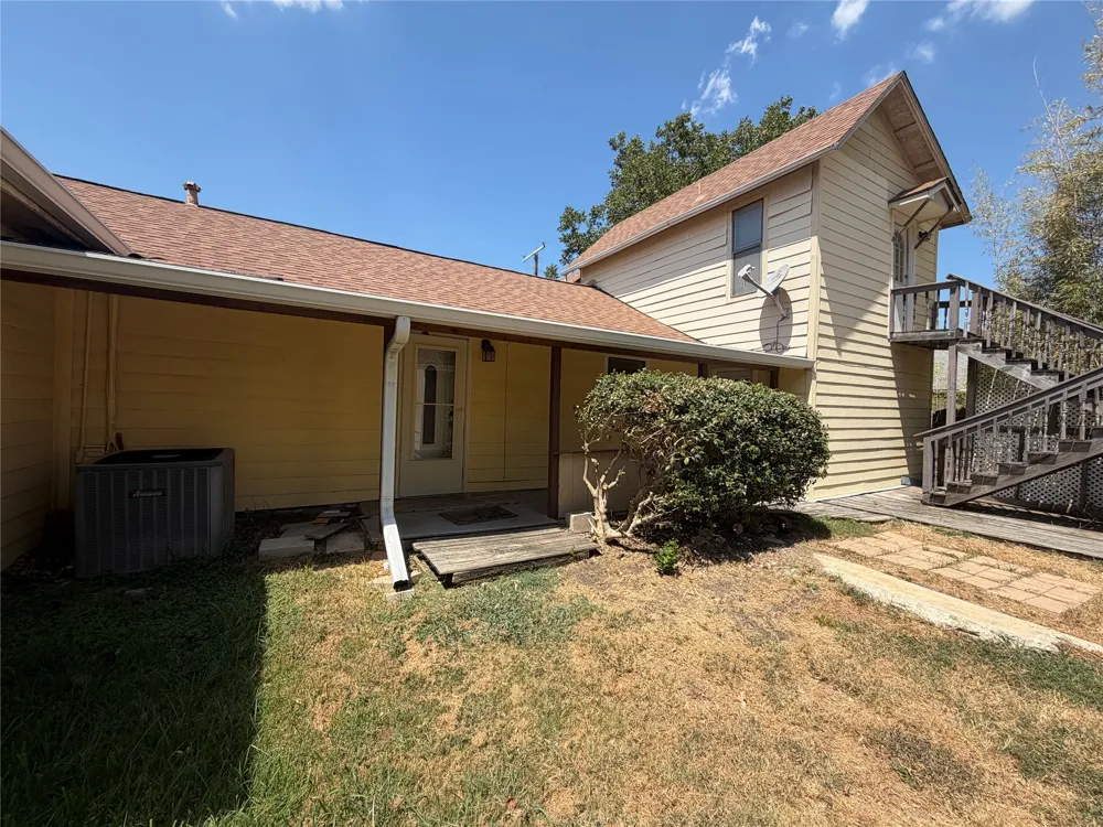 805 S 3rd Street Grandview, TX 76050