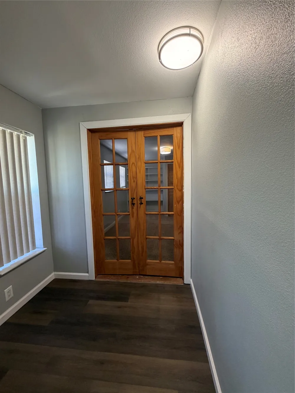 805 S 3rd Street Grandview, TX 76050