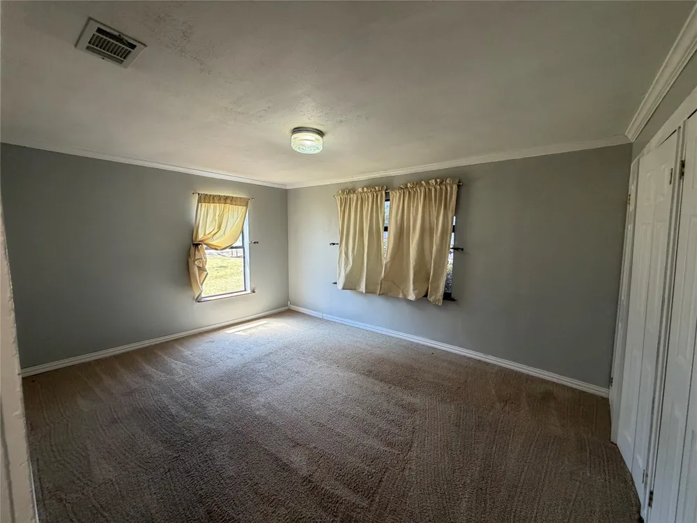 805 S 3rd Street Grandview, TX 76050