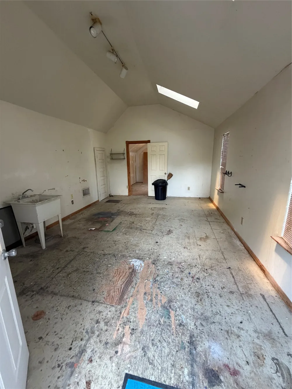 805 S 3rd Street Grandview, TX 76050