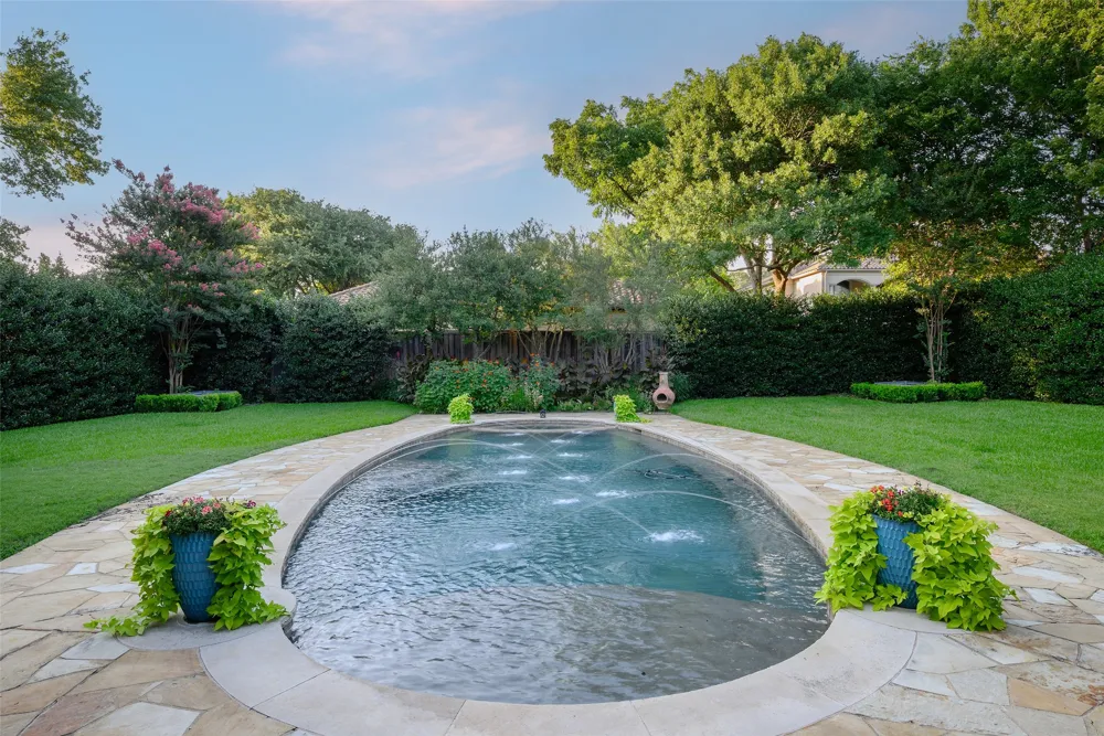 5543 Edlen Drive Dallas, TX 75220