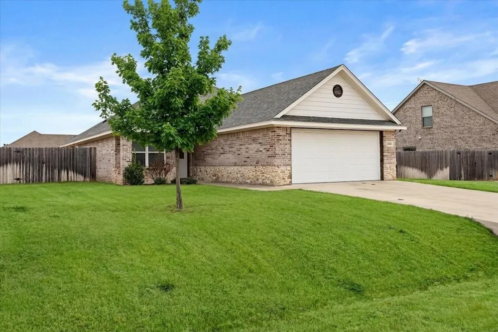 3331 Arrow Creek Drive Granbury, TX 76049