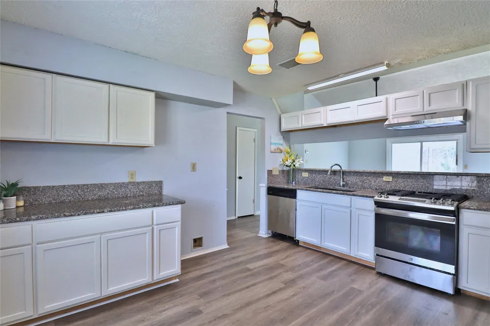 2706 S Brompton Drive Pearland, TX 77584