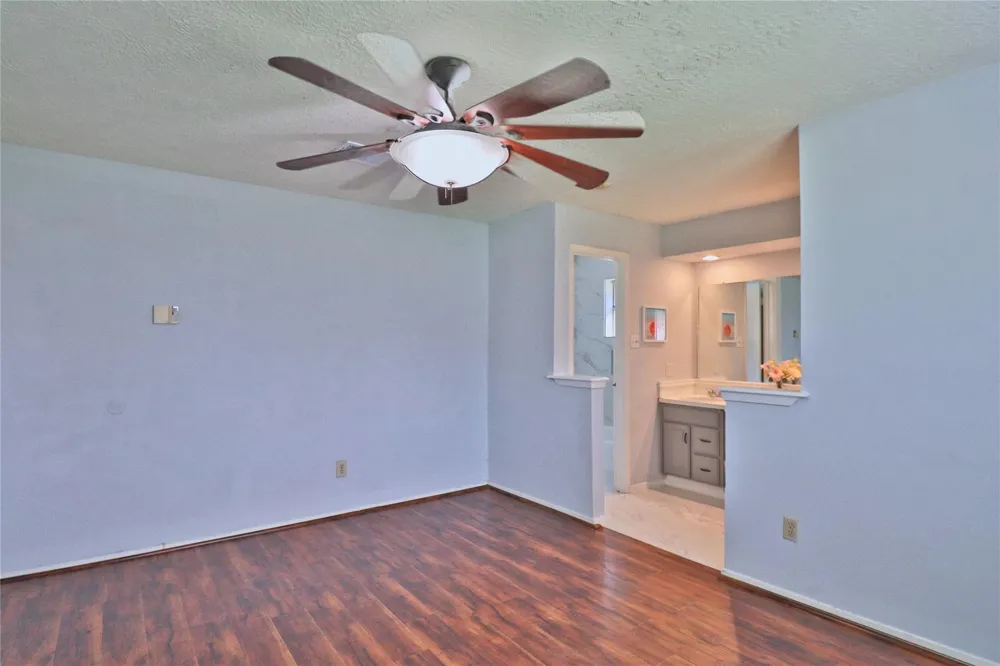 2706 S Brompton Drive Pearland, TX 77584