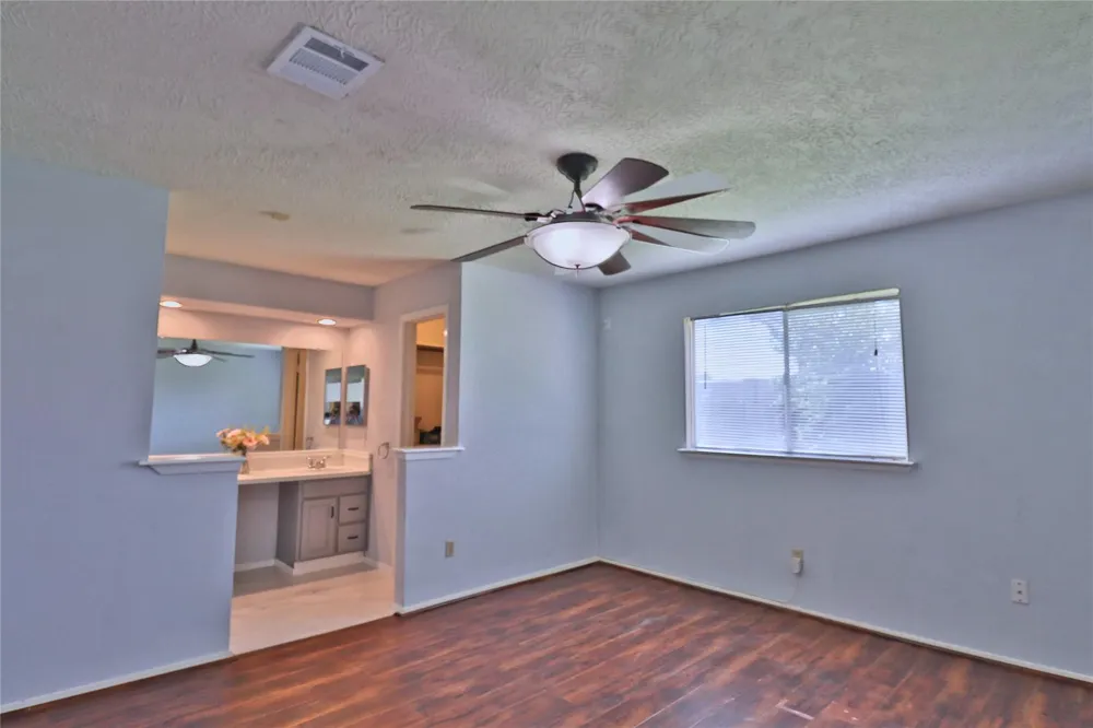 2706 S Brompton Drive Pearland, TX 77584