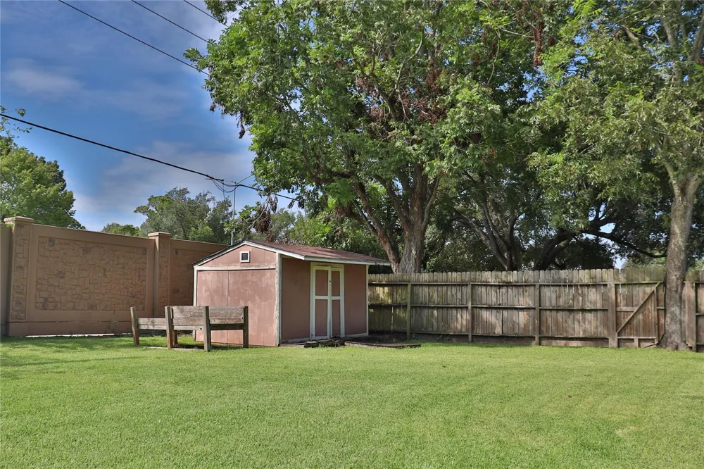 2706 S Brompton Drive Pearland, TX 77584