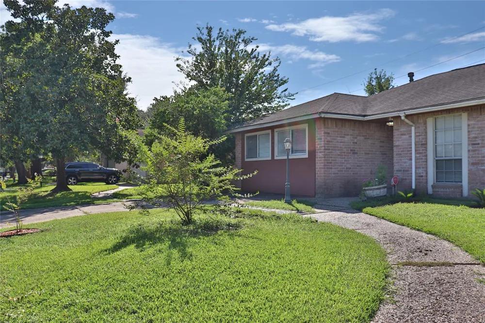 2706 S Brompton Drive Pearland, TX 77584