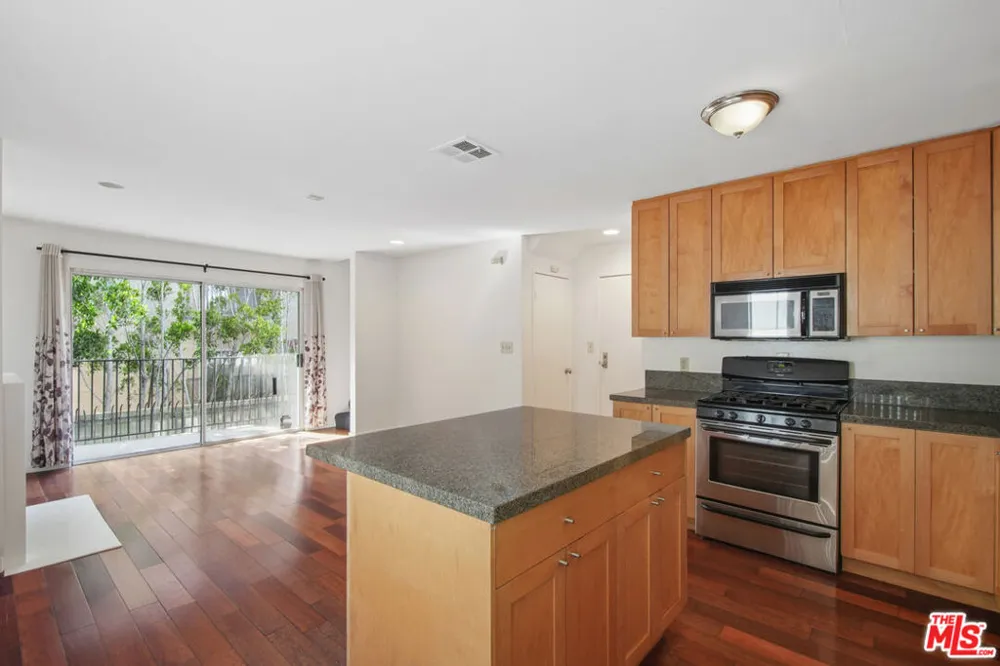 937 Wilcox Avenue #7 Los Angeles, CA 90038