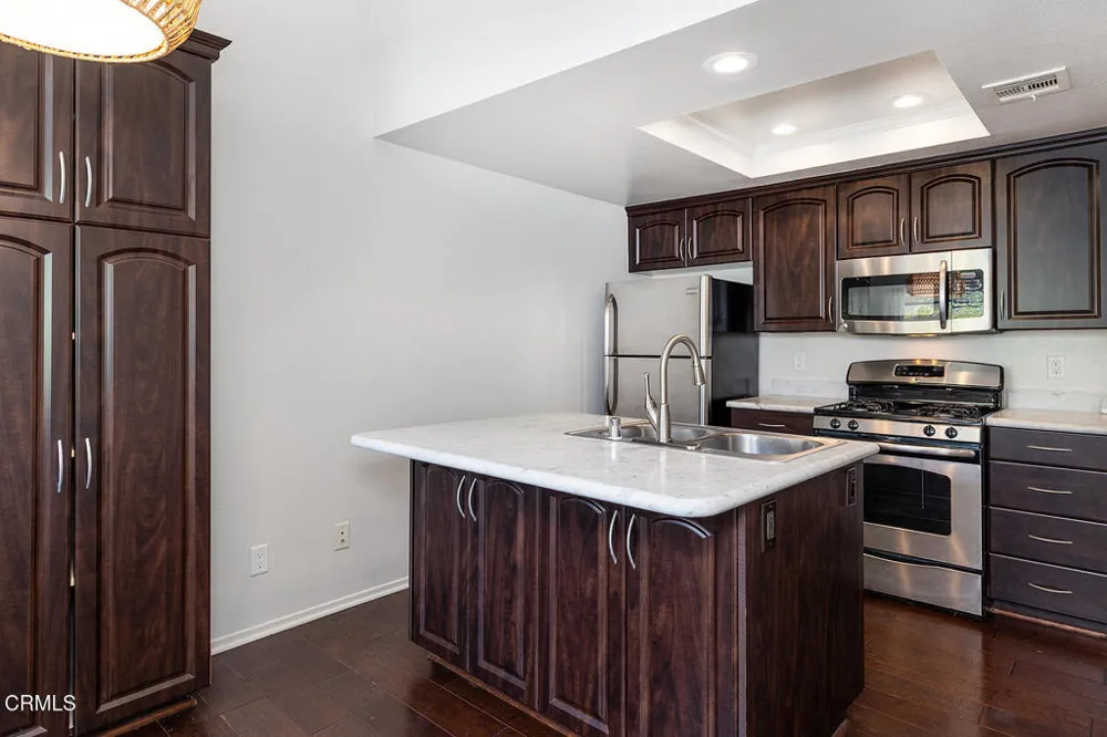 300 S Mentor Avenue #8 Pasadena, CA 91106