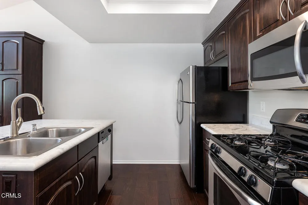 300 S Mentor Avenue #8 Pasadena, CA 91106
