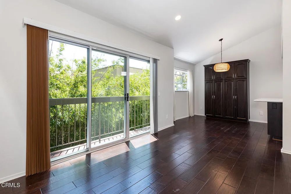 300 S Mentor Avenue #8 Pasadena, CA 91106