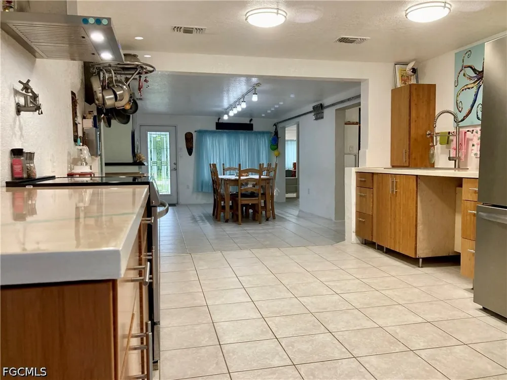 DARST AVENUE Punta Gorda, FL 33950