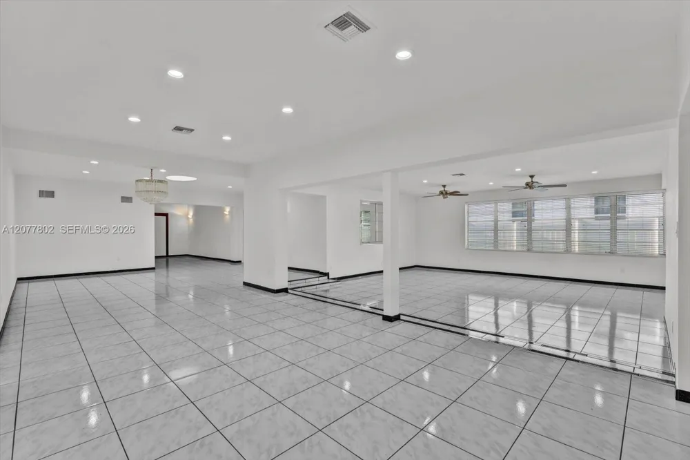 4560 Prairie Ave Miami Beach, FL 33140