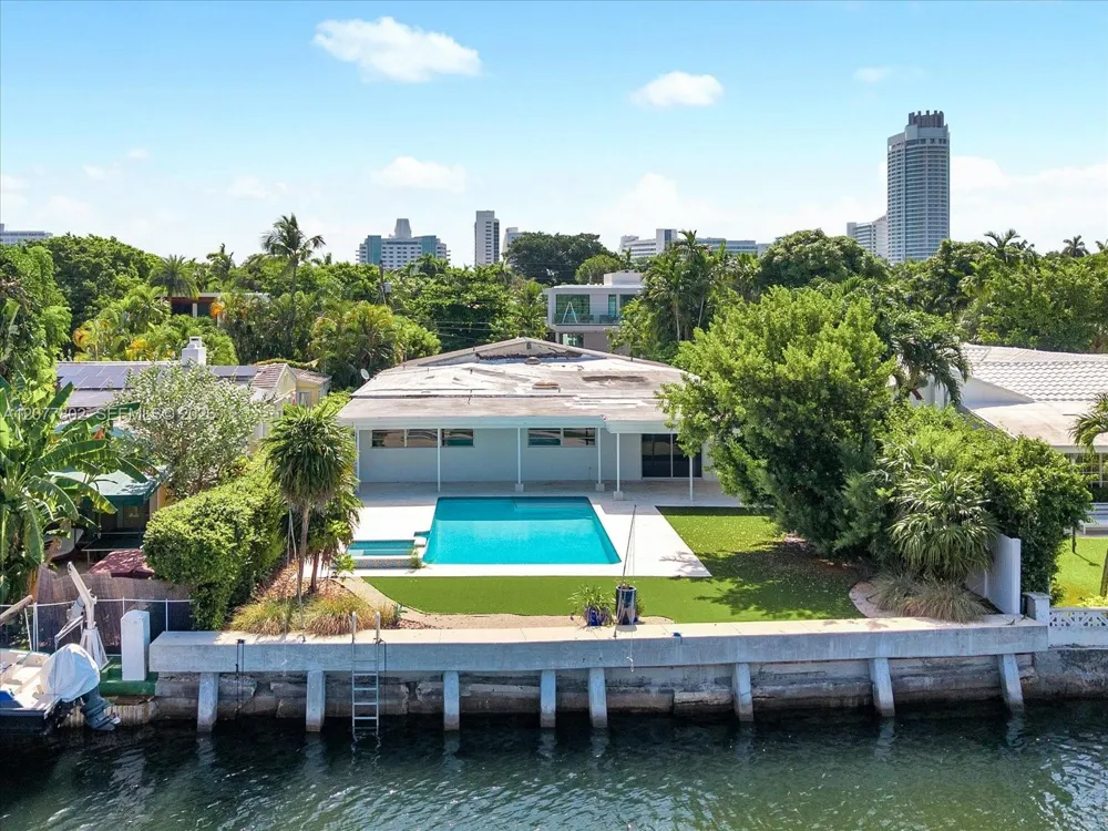 4560 Prairie Ave Miami Beach, FL 33140