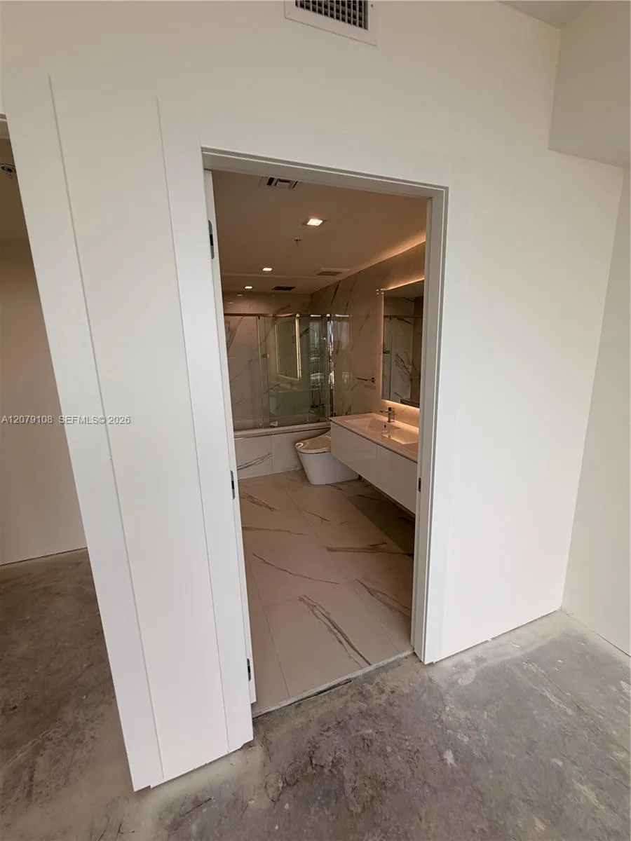 1170 E Hallandale Beach #403 Hallandale Beach, FL 33009