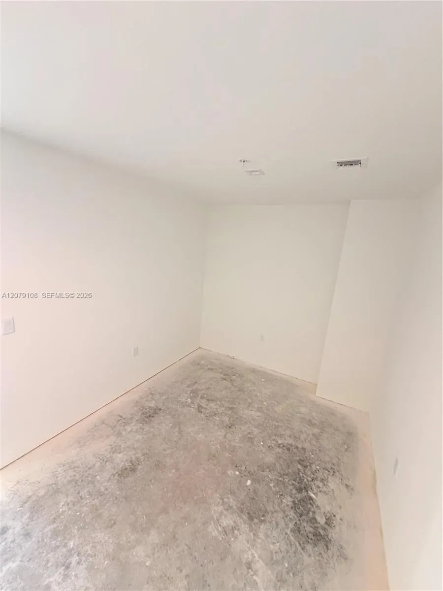 1170 E Hallandale Beach #403 Hallandale Beach, FL 33009