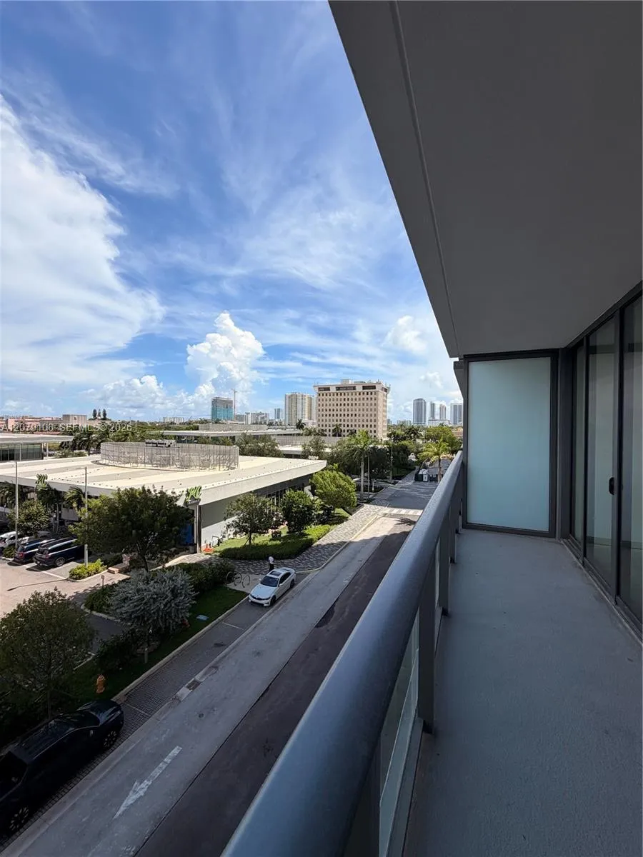 1170 E Hallandale Beach #403 Hallandale Beach, FL 33009