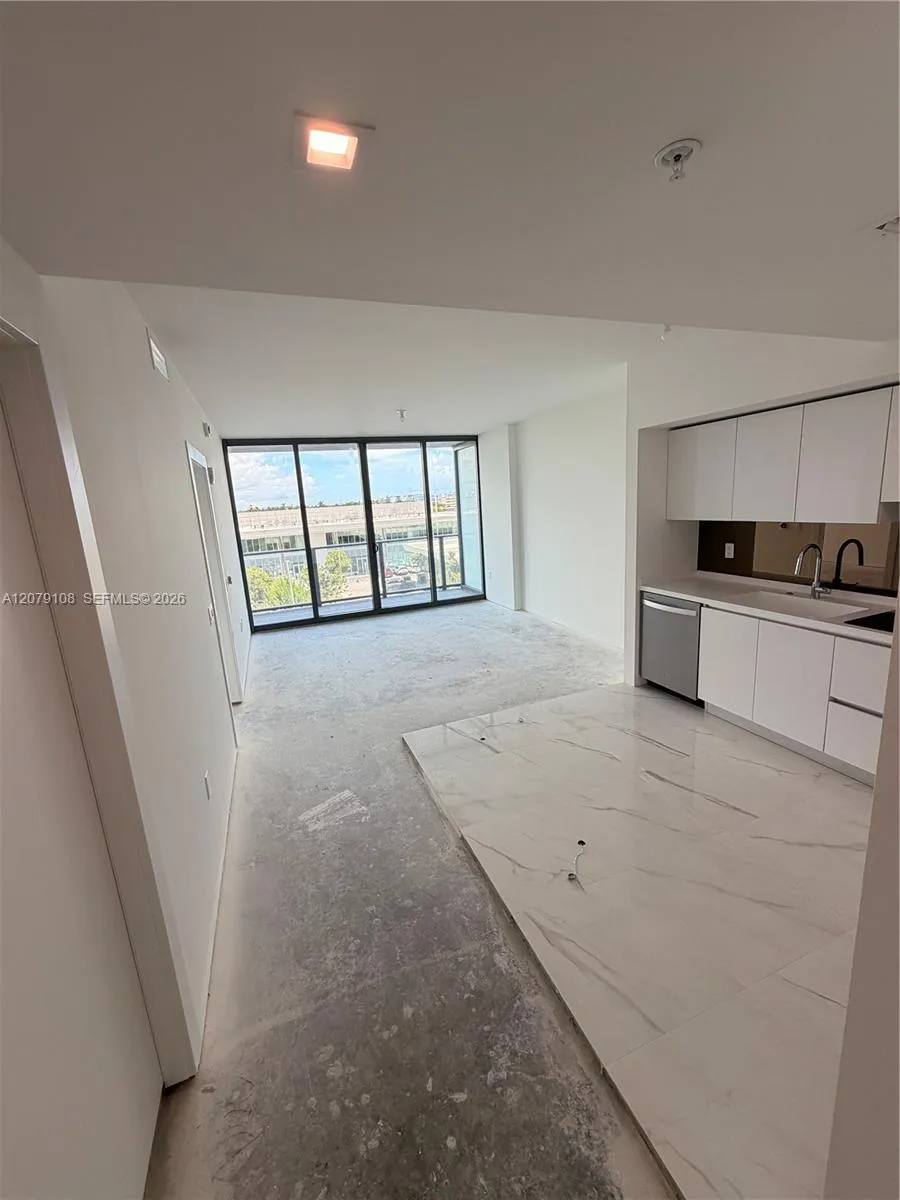 1170 E Hallandale Beach #403 Hallandale Beach, FL 33009