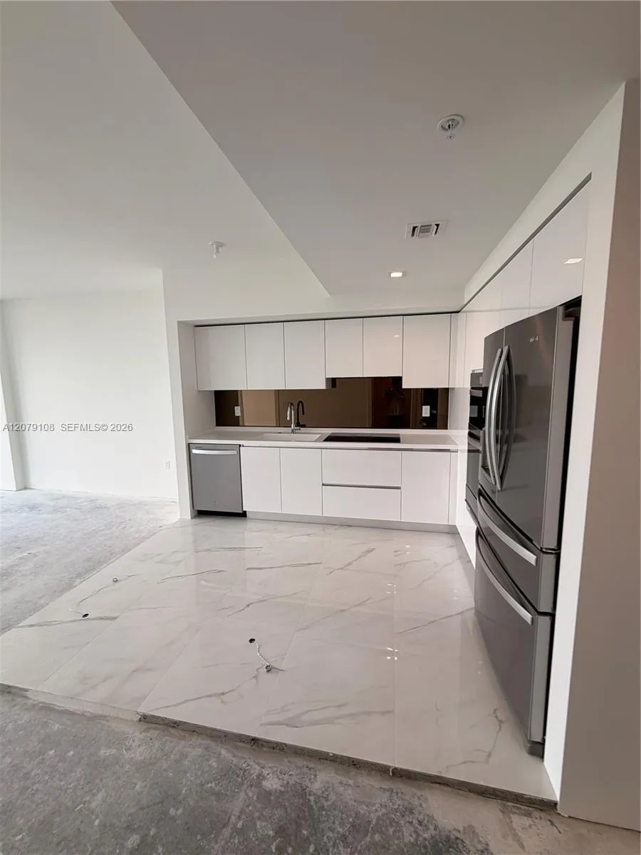1170 E Hallandale Beach #403 Hallandale Beach, FL 33009