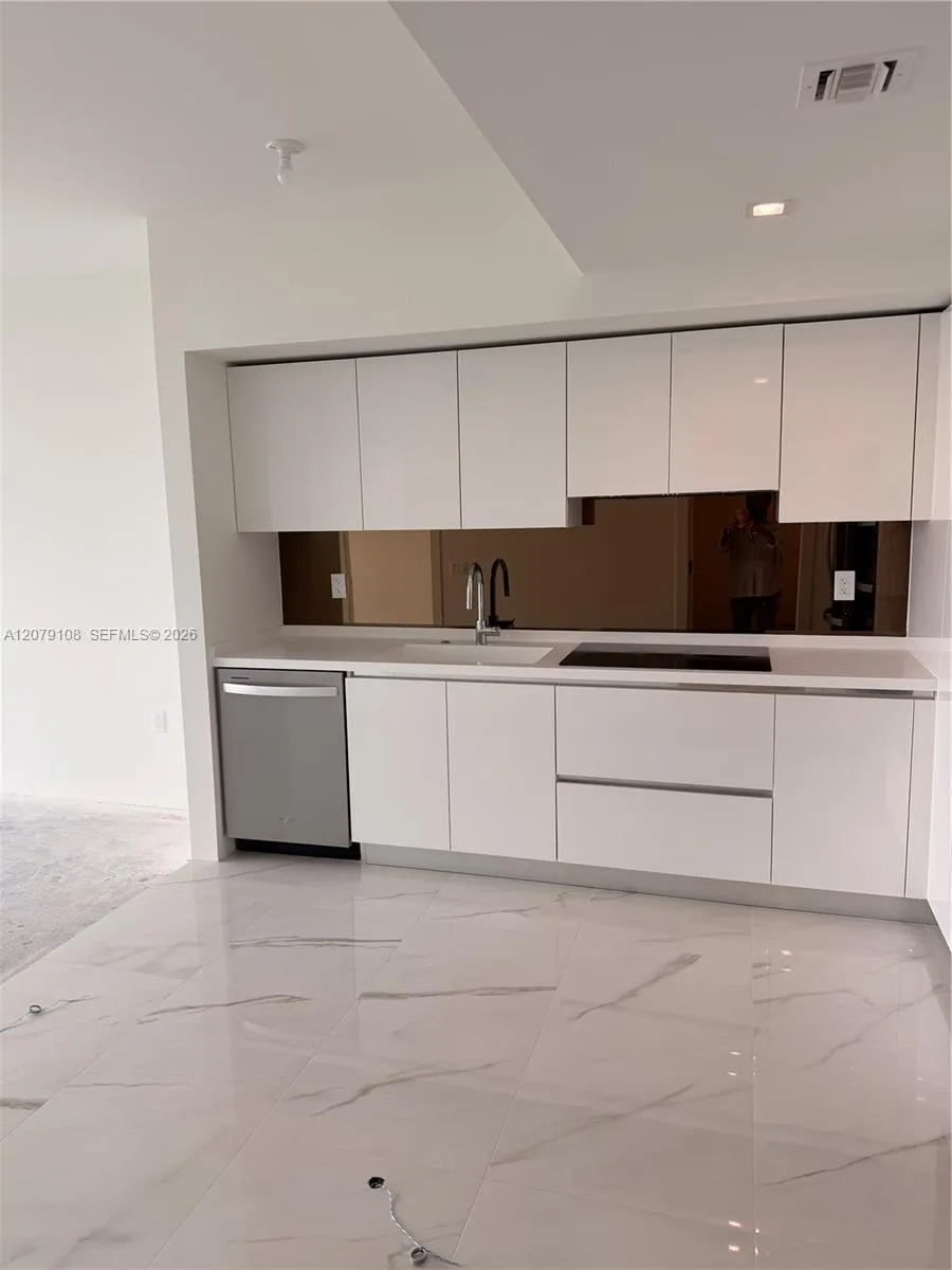 1170 E Hallandale Beach #403 Hallandale Beach, FL 33009