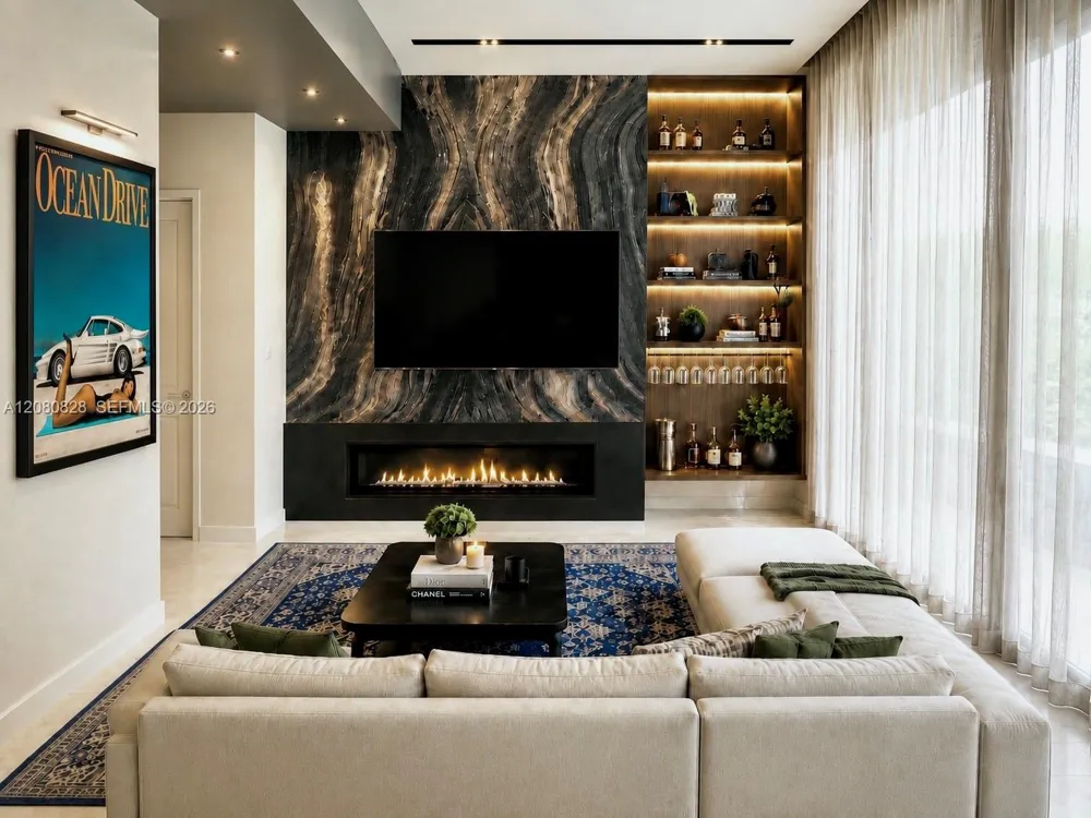851 NE 1st Ave #704 Miami, FL 33132