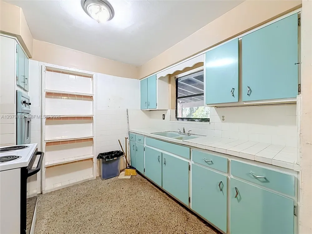 5661 Allen St Hollywood, FL 33021