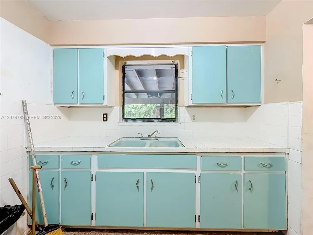 5661 Allen St Hollywood, FL 33021