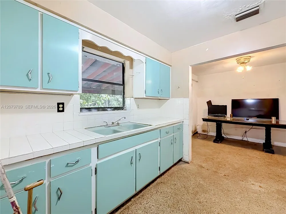 5661 Allen St Hollywood, FL 33021