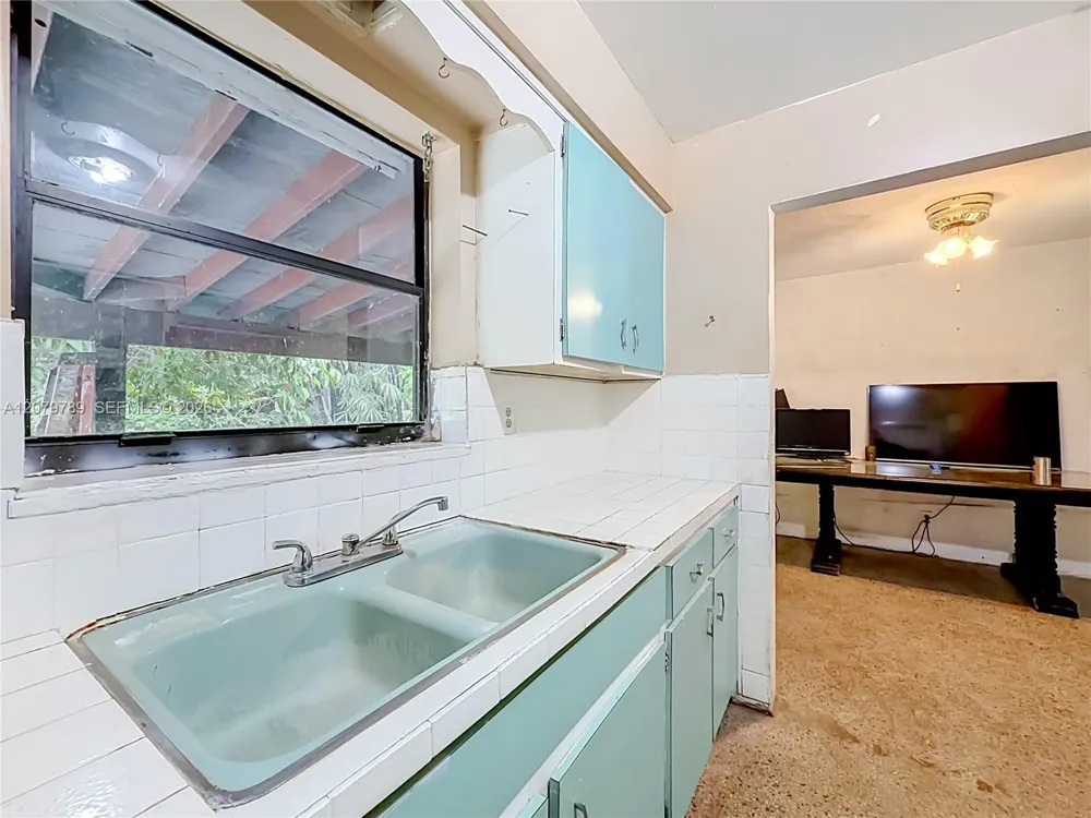 5661 Allen St Hollywood, FL 33021