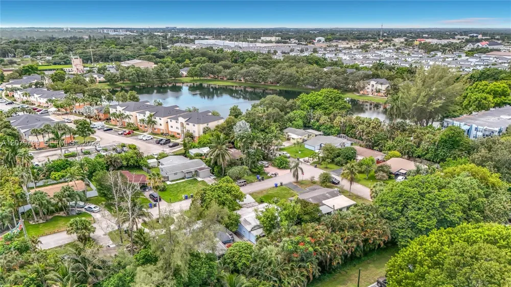 5661 Allen St Hollywood, FL 33021
