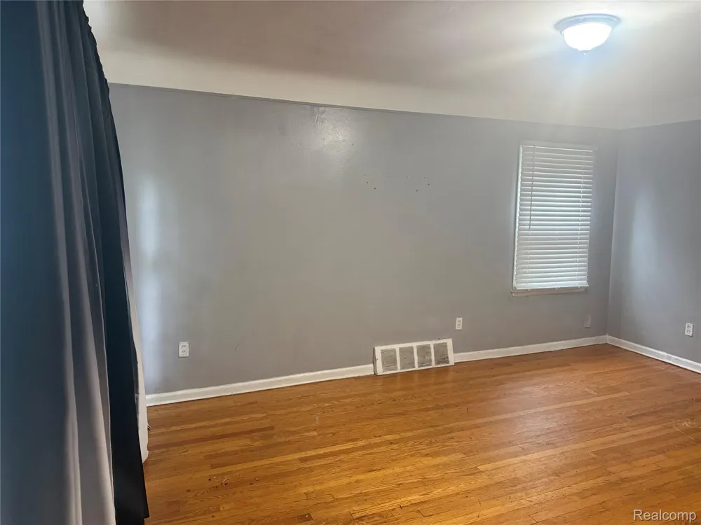 8109 HAZELTON STREET Dearborn Heights City, MI 48127