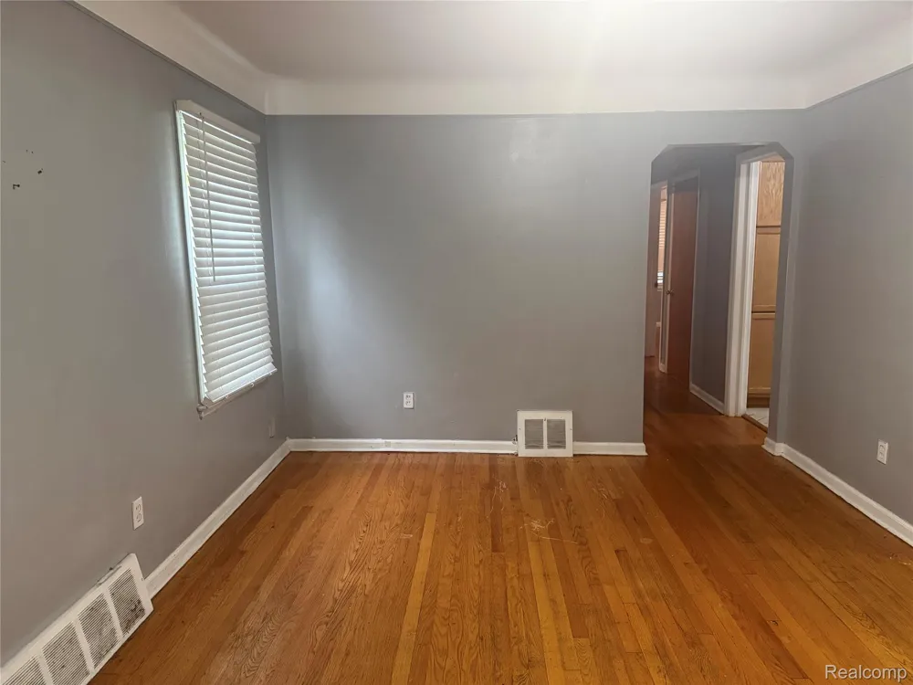 8109 HAZELTON STREET Dearborn Heights City, MI 48127