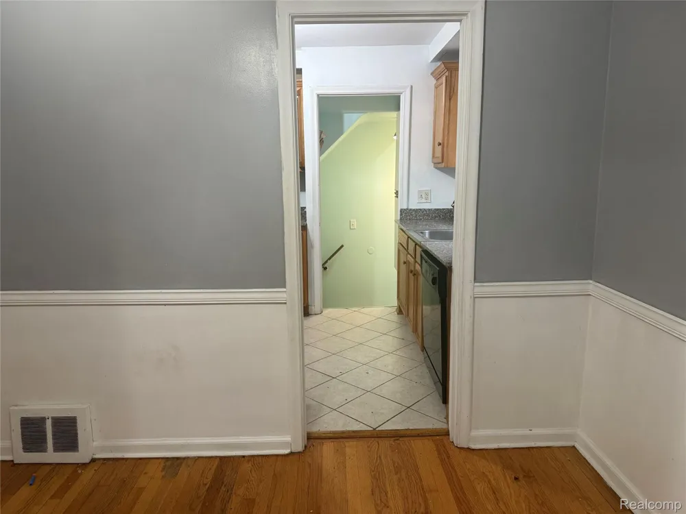 8109 HAZELTON STREET Dearborn Heights City, MI 48127