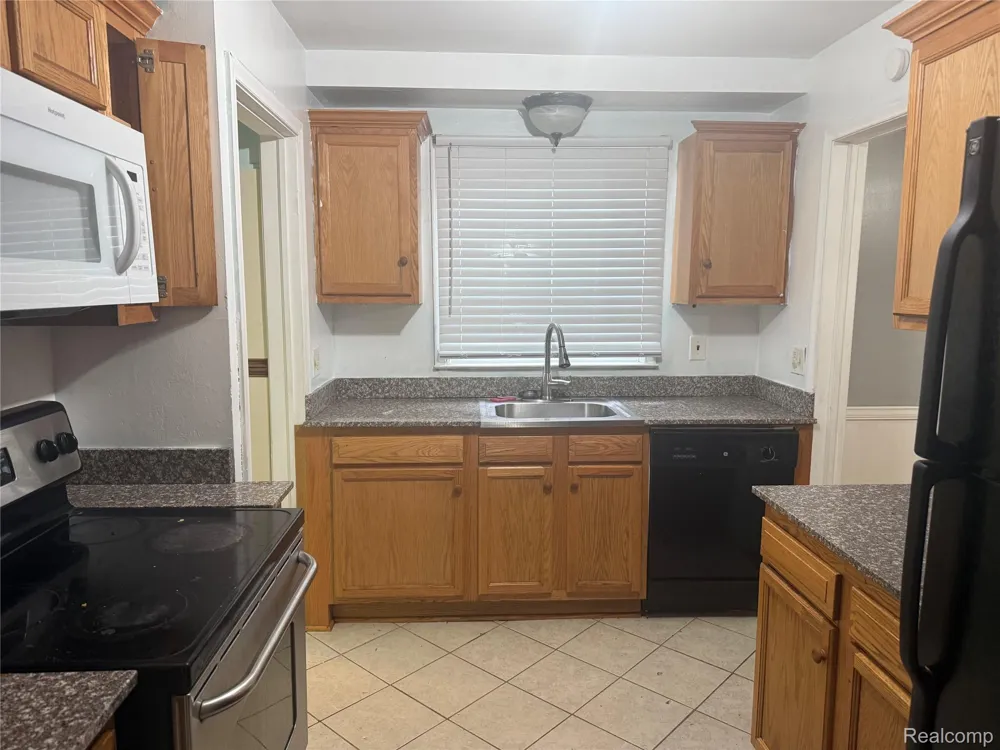 8109 HAZELTON STREET Dearborn Heights City, MI 48127