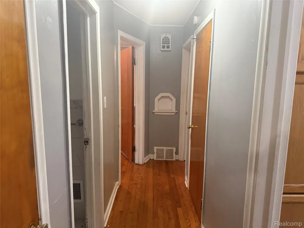 8109 HAZELTON STREET Dearborn Heights City, MI 48127