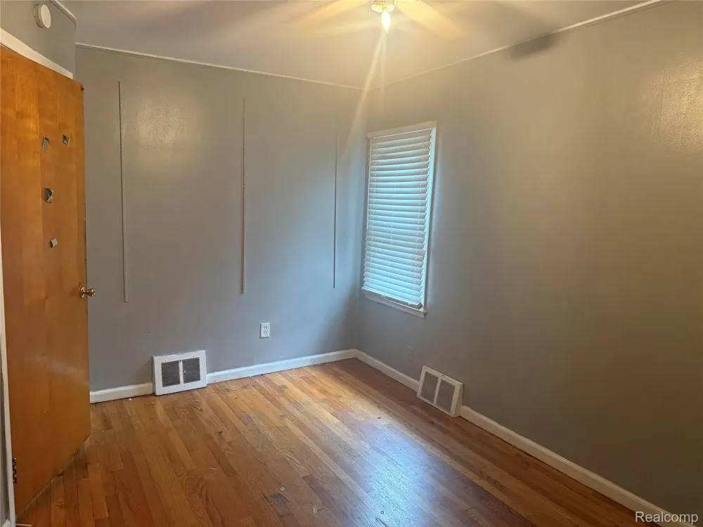8109 HAZELTON STREET Dearborn Heights City, MI 48127
