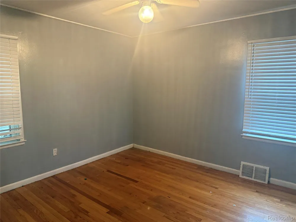 8109 HAZELTON STREET Dearborn Heights City, MI 48127
