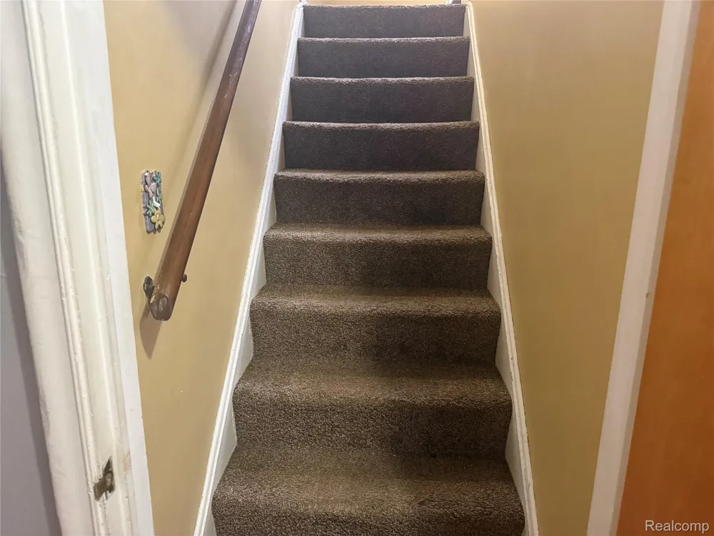 8109 HAZELTON STREET Dearborn Heights City, MI 48127