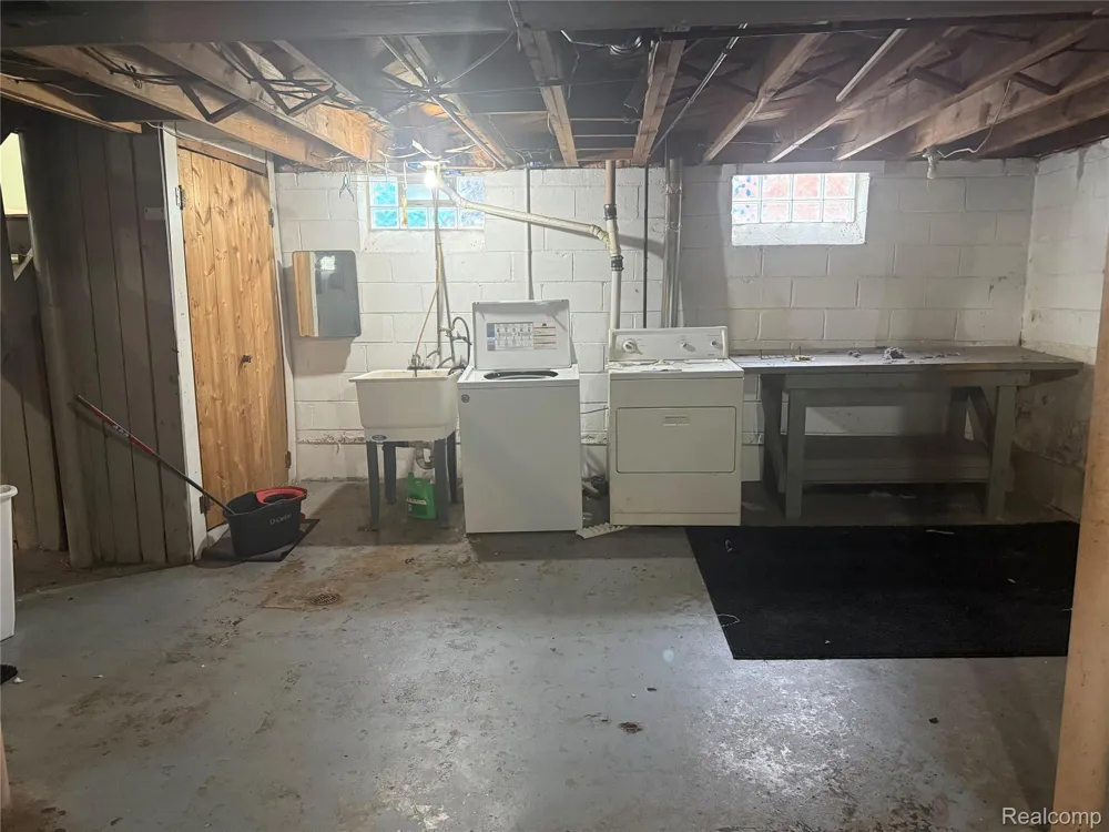 8109 HAZELTON STREET Dearborn Heights City, MI 48127