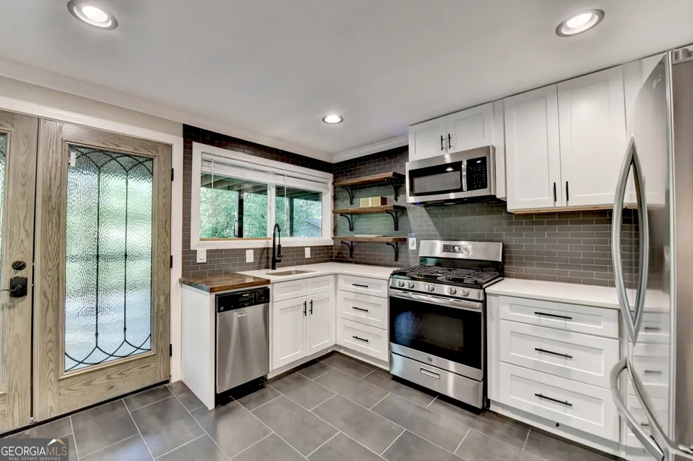 975 Timber Lake TRL Cumming, GA 30041