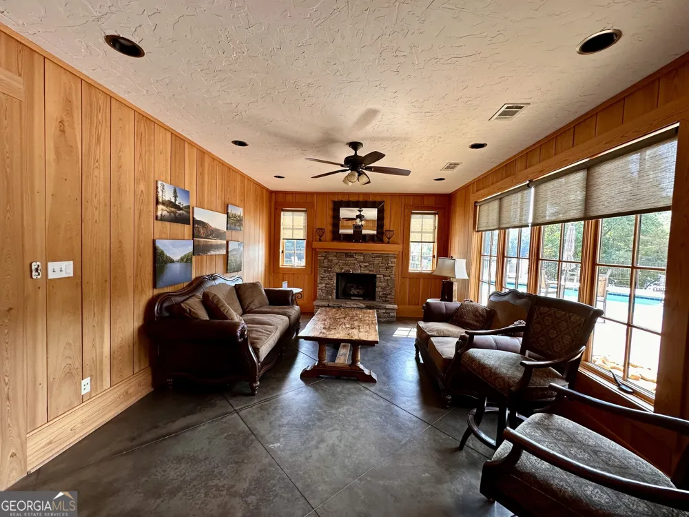 29 Forked Leaf RD Cleveland, GA 30528