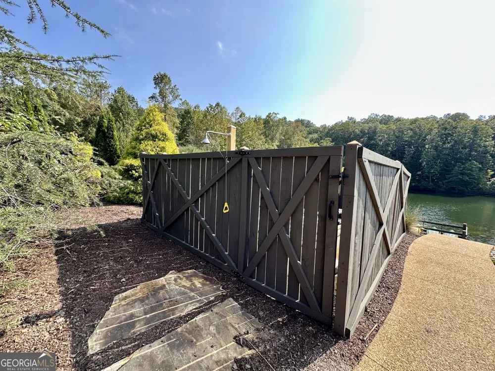 29 Forked Leaf RD Cleveland, GA 30528