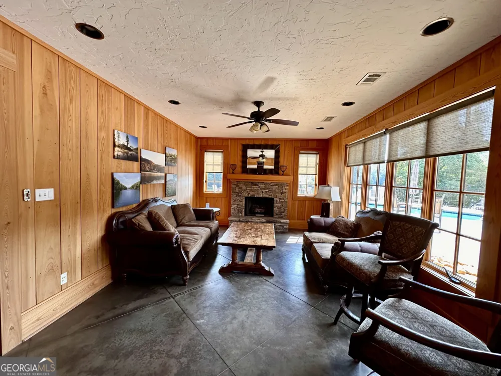 29 Forked Leaf RD Cleveland, GA 30528