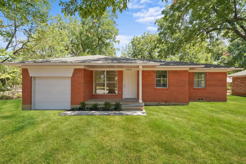 504 Hill Street Aubrey, TX 76227