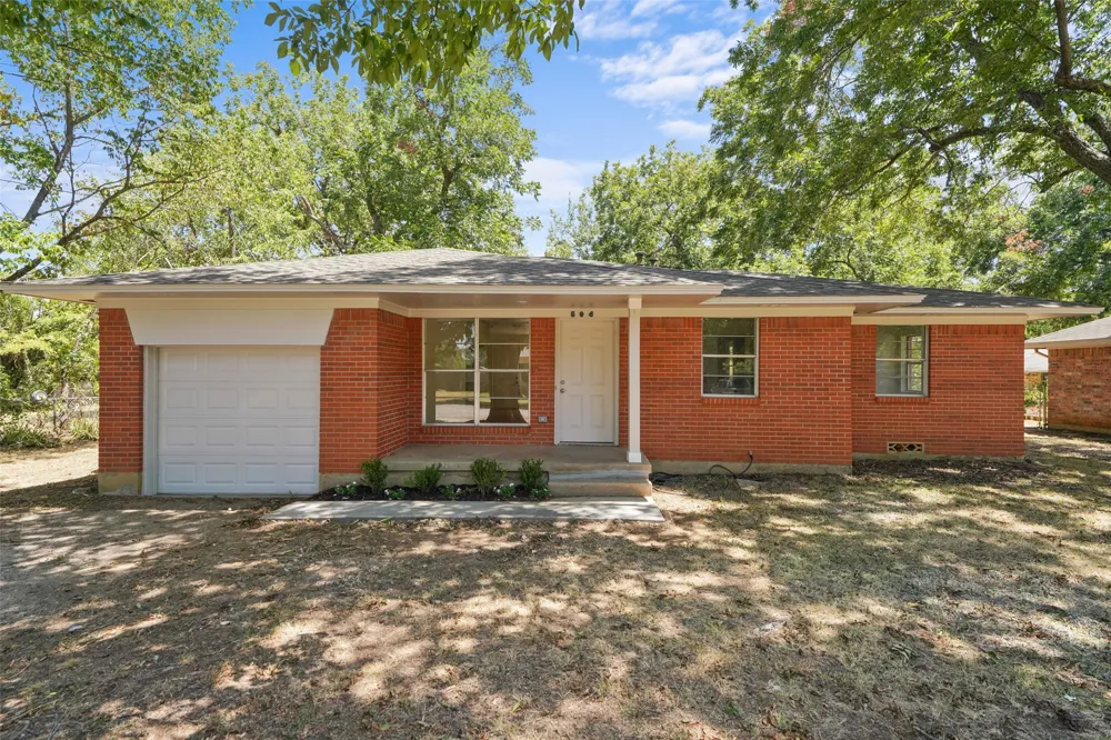 504 Hill Street Aubrey, TX 76227
