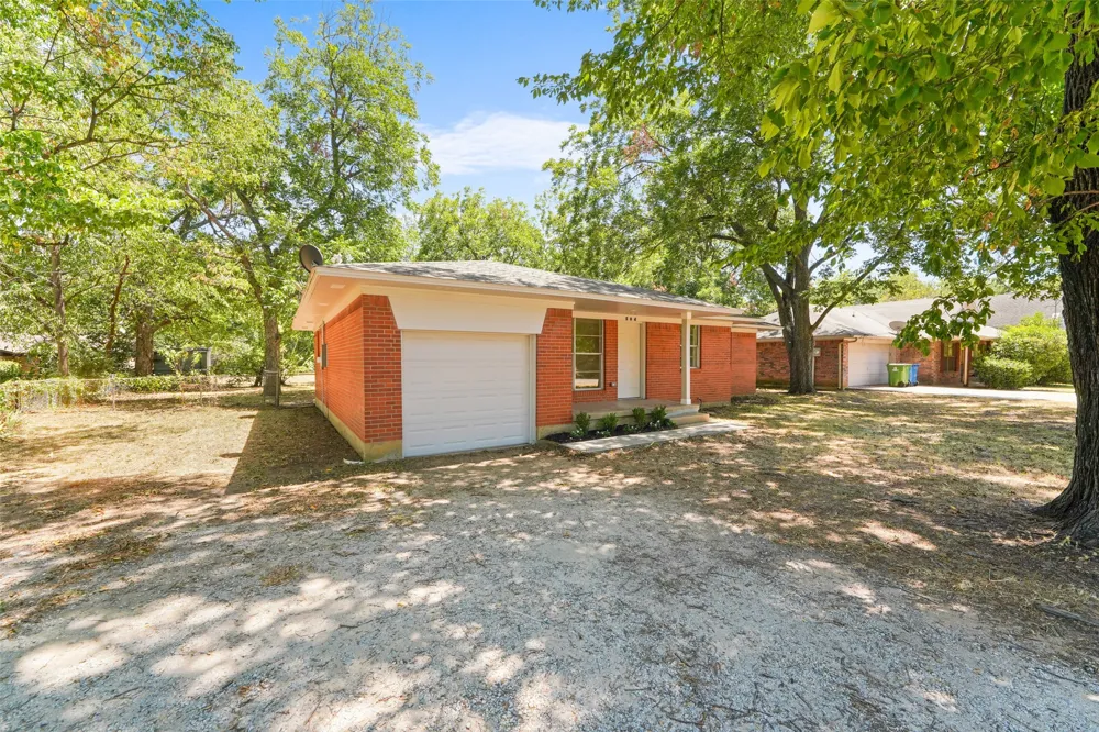 504 Hill Street Aubrey, TX 76227